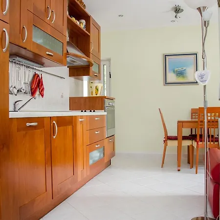 Luka Apartment *